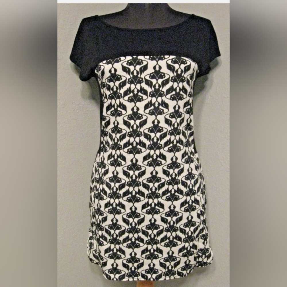 Anthropologie Weston Wear Short Sleeve Top Tunic black white fitted Small